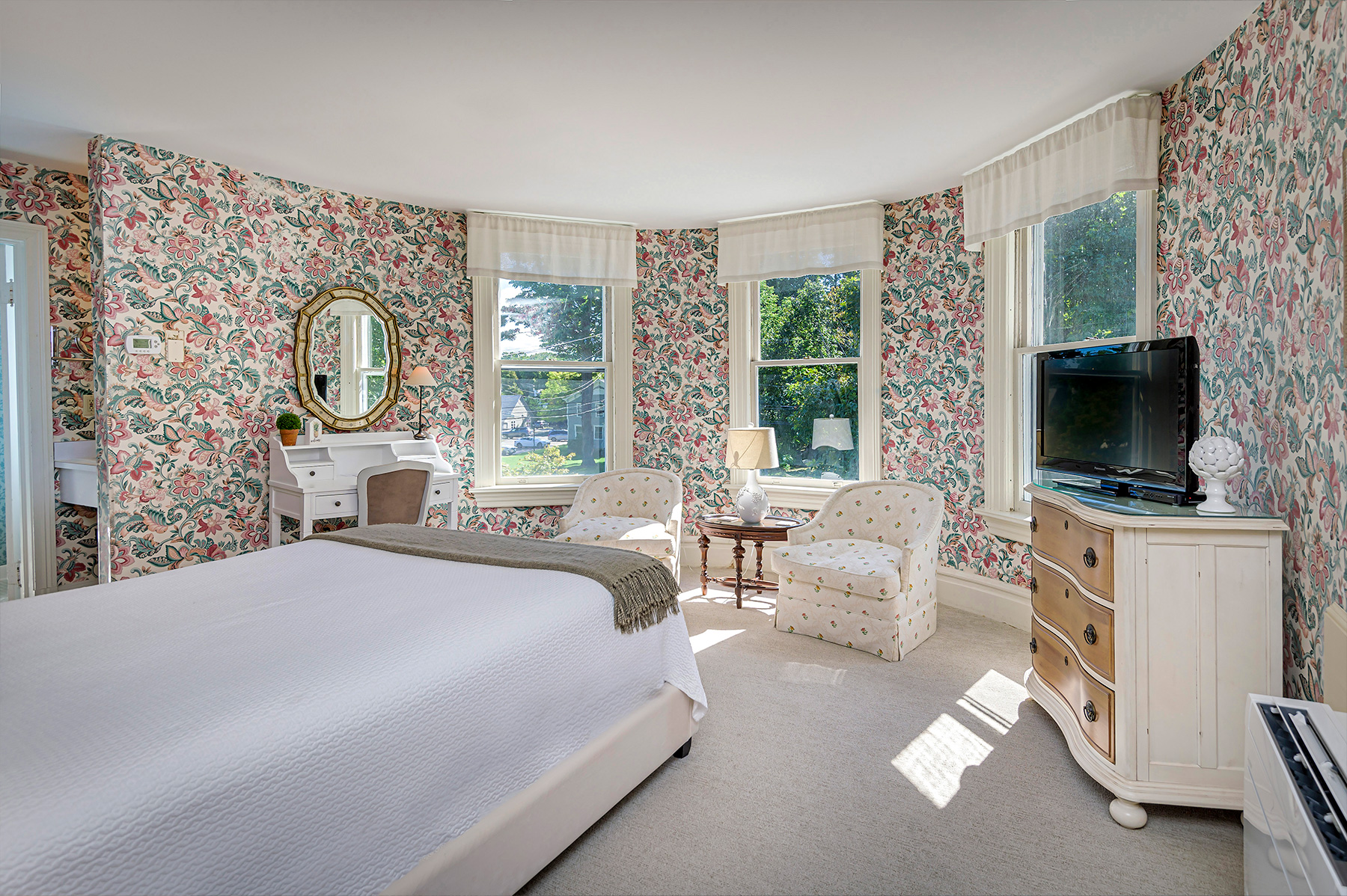 Room 201 — Classic King