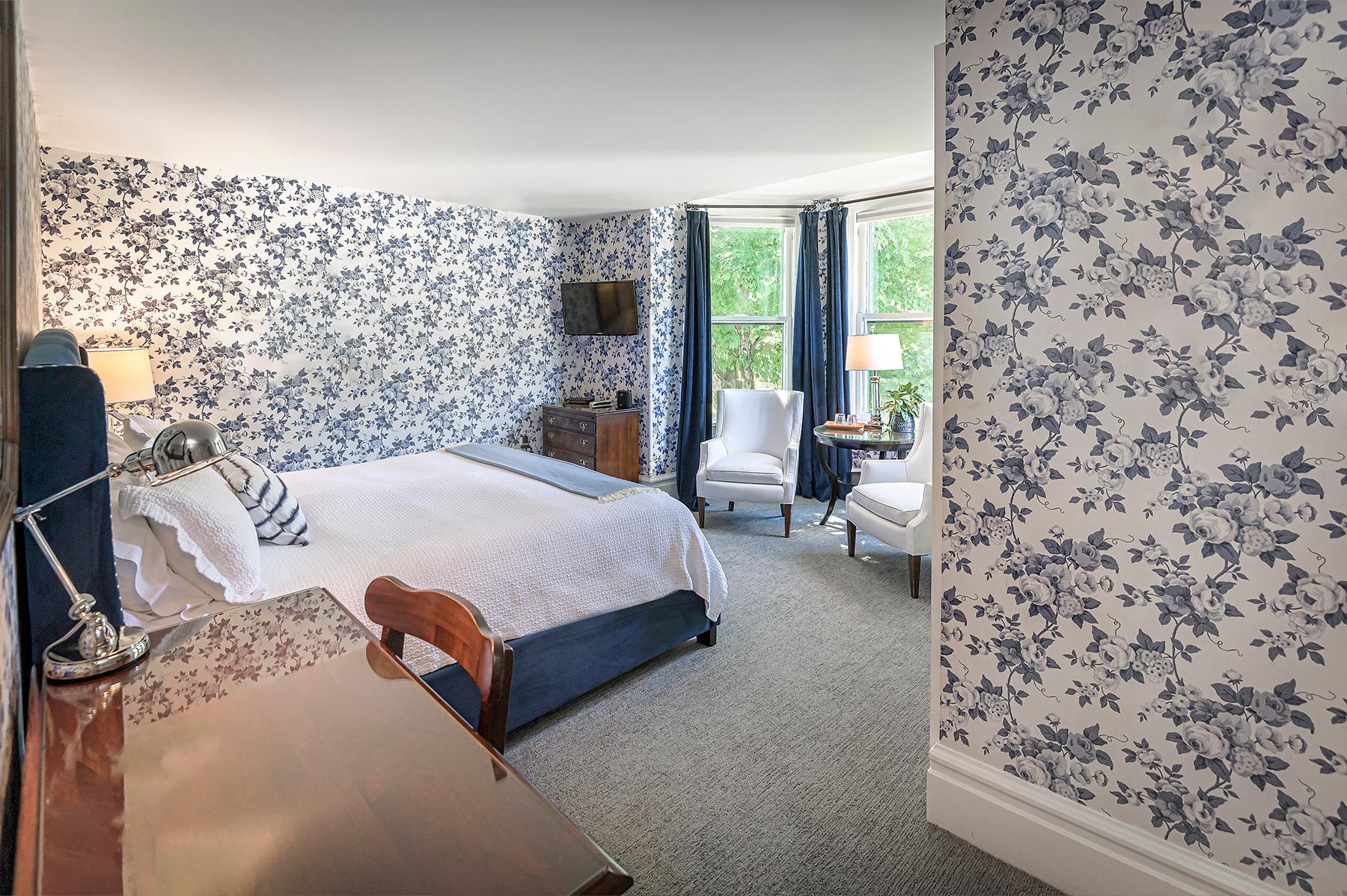 Room 203 — Superior King