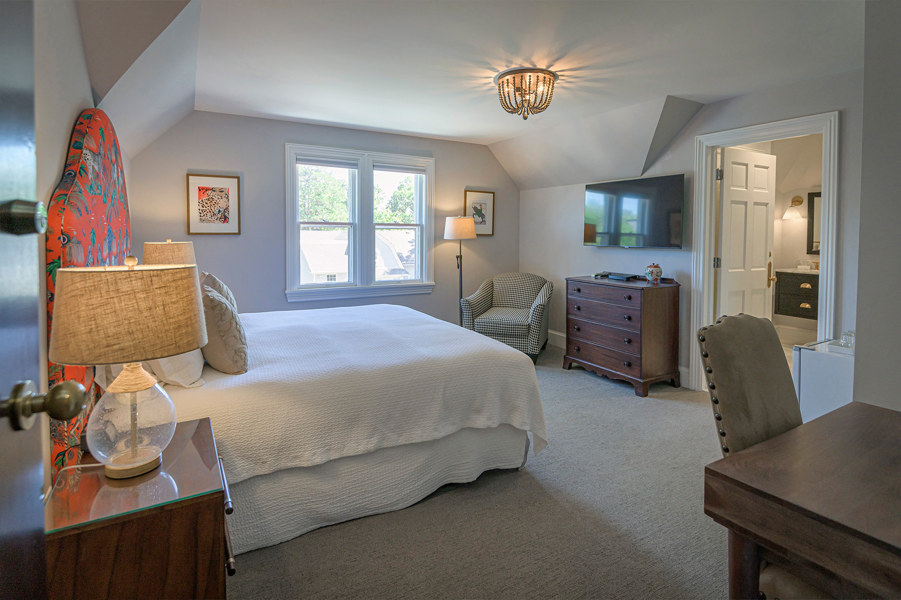 Room 304 — Third Floor Queen