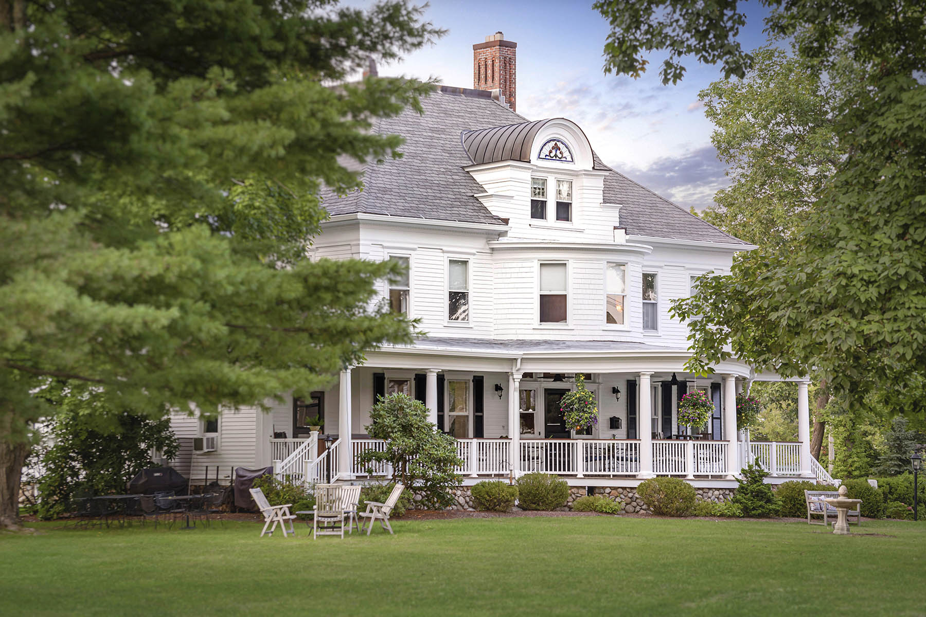 Inn viewed from the left